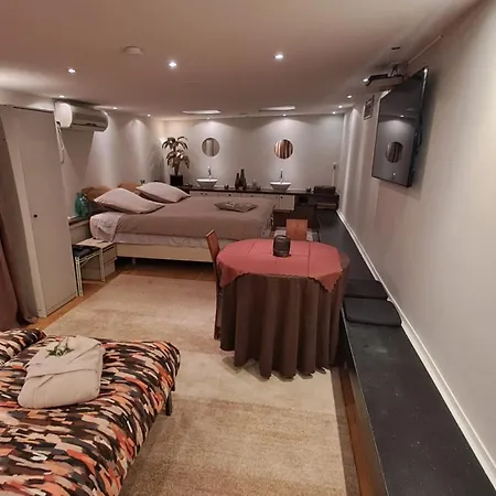 Beautyd Familie- Of Gezinskamer Junior-suite Centrum Gullegem Bed & Breakfast